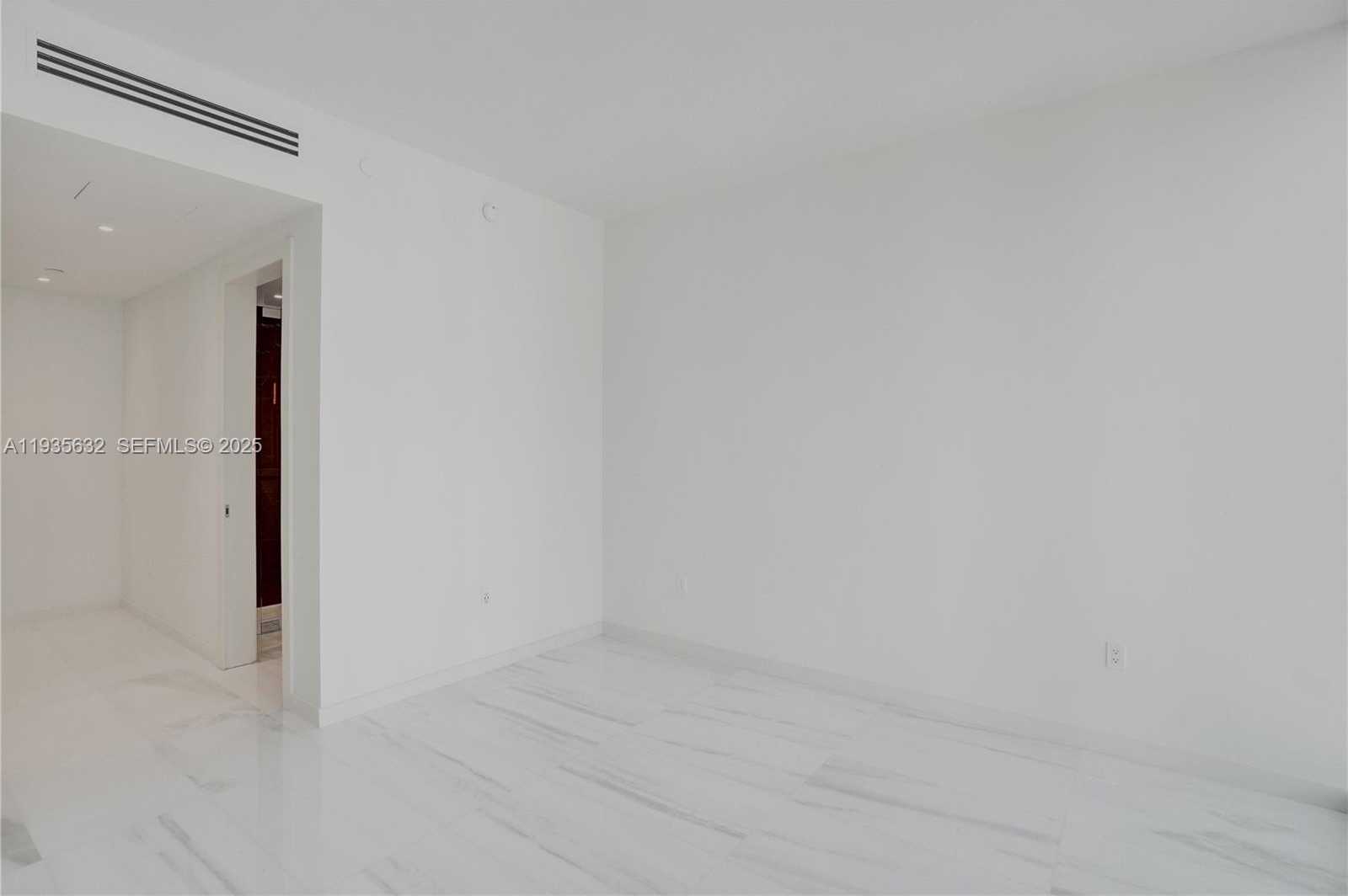 Small Image of 300 BISCAYNE BOULEVARD WAY #3704C, Miami Number 16