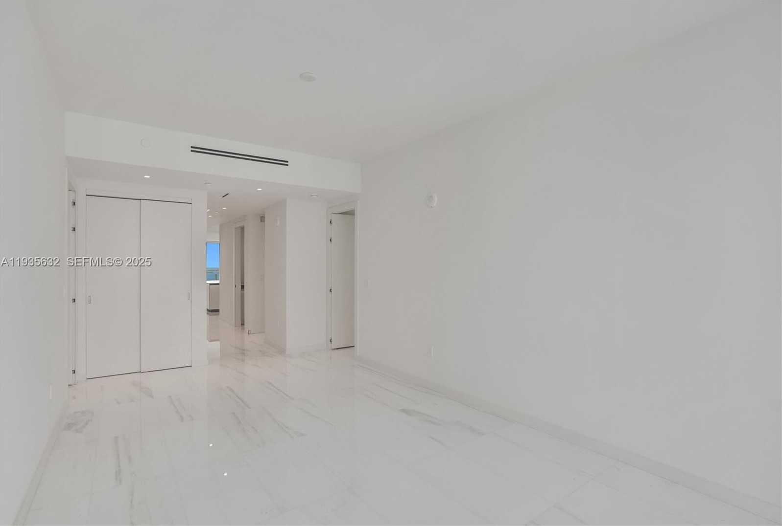 Small Image of 300 BISCAYNE BOULEVARD WAY #3704C, Miami Number 19