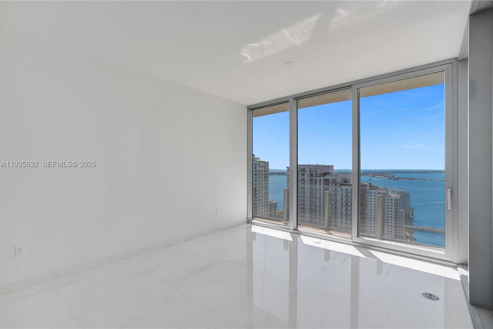 Small Image of 300 BISCAYNE BOULEVARD WAY #3704C, Miami Number 2