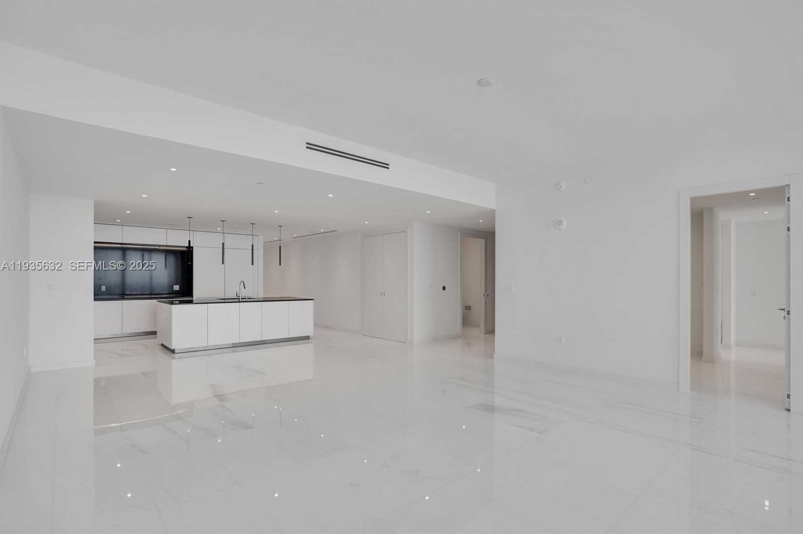 Small Image of 300 BISCAYNE BOULEVARD WAY #3704C, Miami Number 20