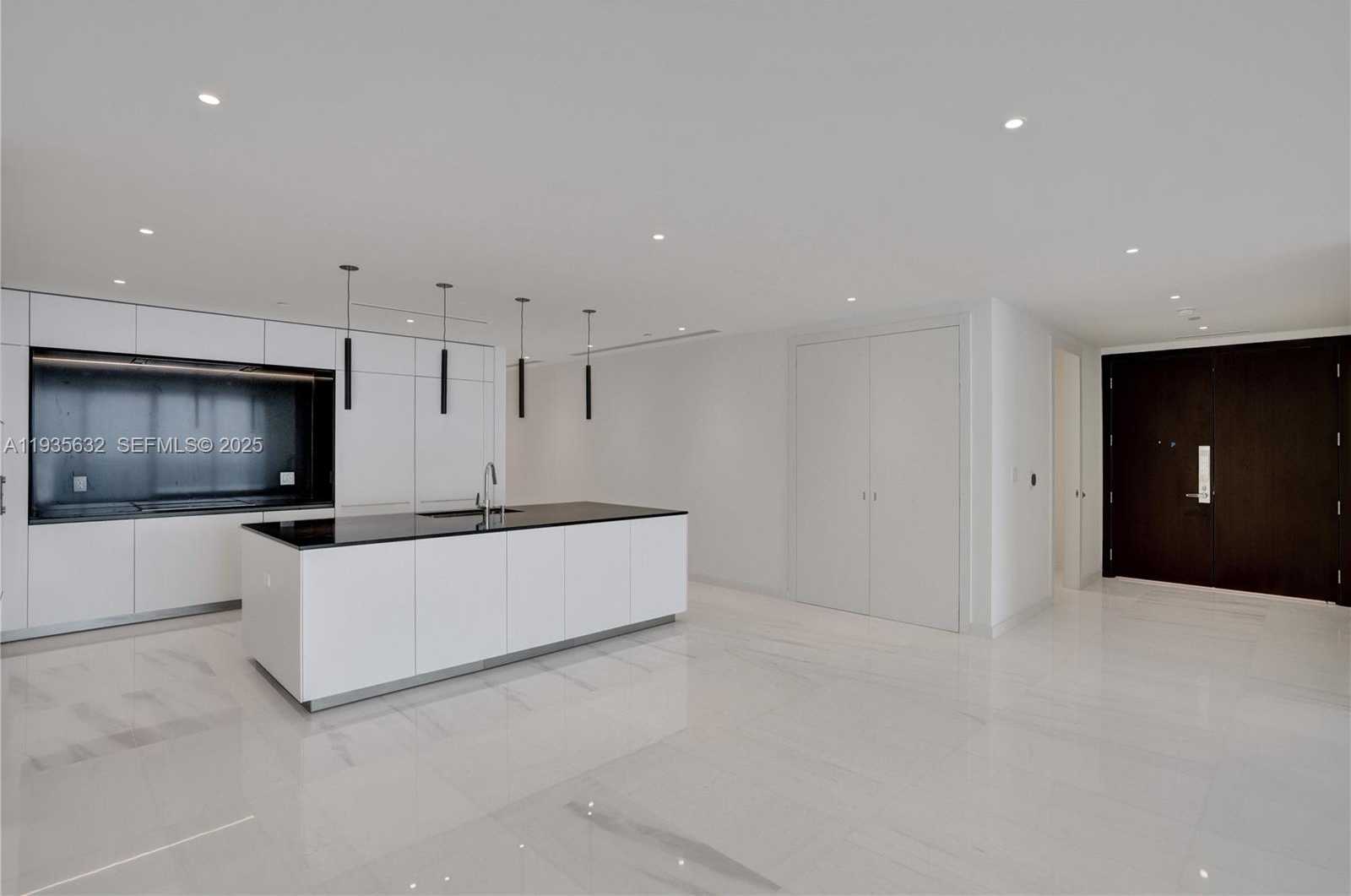 Small Image of 300 BISCAYNE BOULEVARD WAY #3704C, Miami Number 21