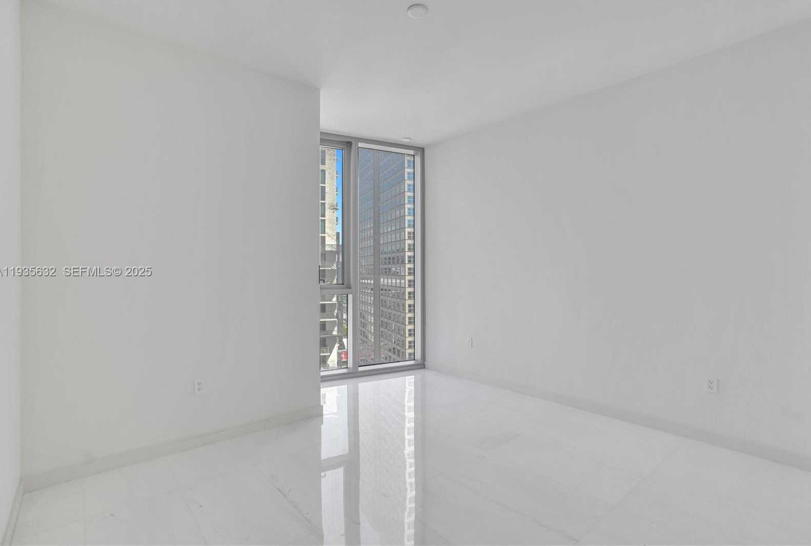 Small Image of 300 BISCAYNE BOULEVARD WAY #3704C, Miami Number 24