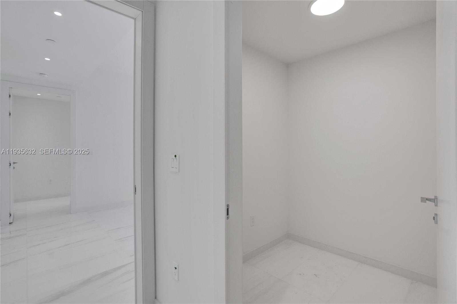 Small Image of 300 BISCAYNE BOULEVARD WAY #3704C, Miami Number 25