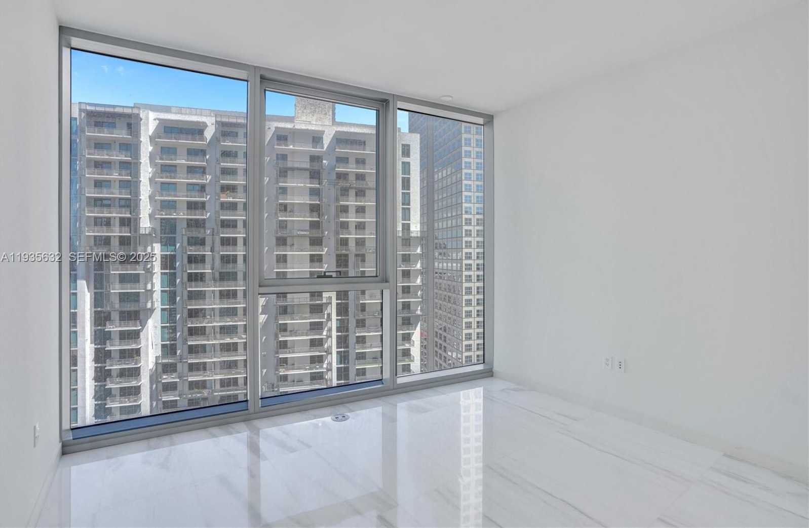 Small Image of 300 BISCAYNE BOULEVARD WAY #3704C, Miami Number 27
