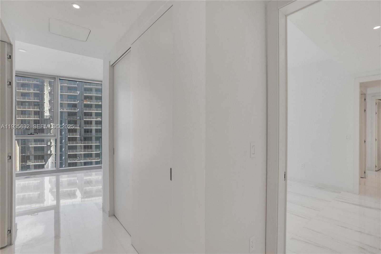 Small Image of 300 BISCAYNE BOULEVARD WAY #3704C, Miami Number 28