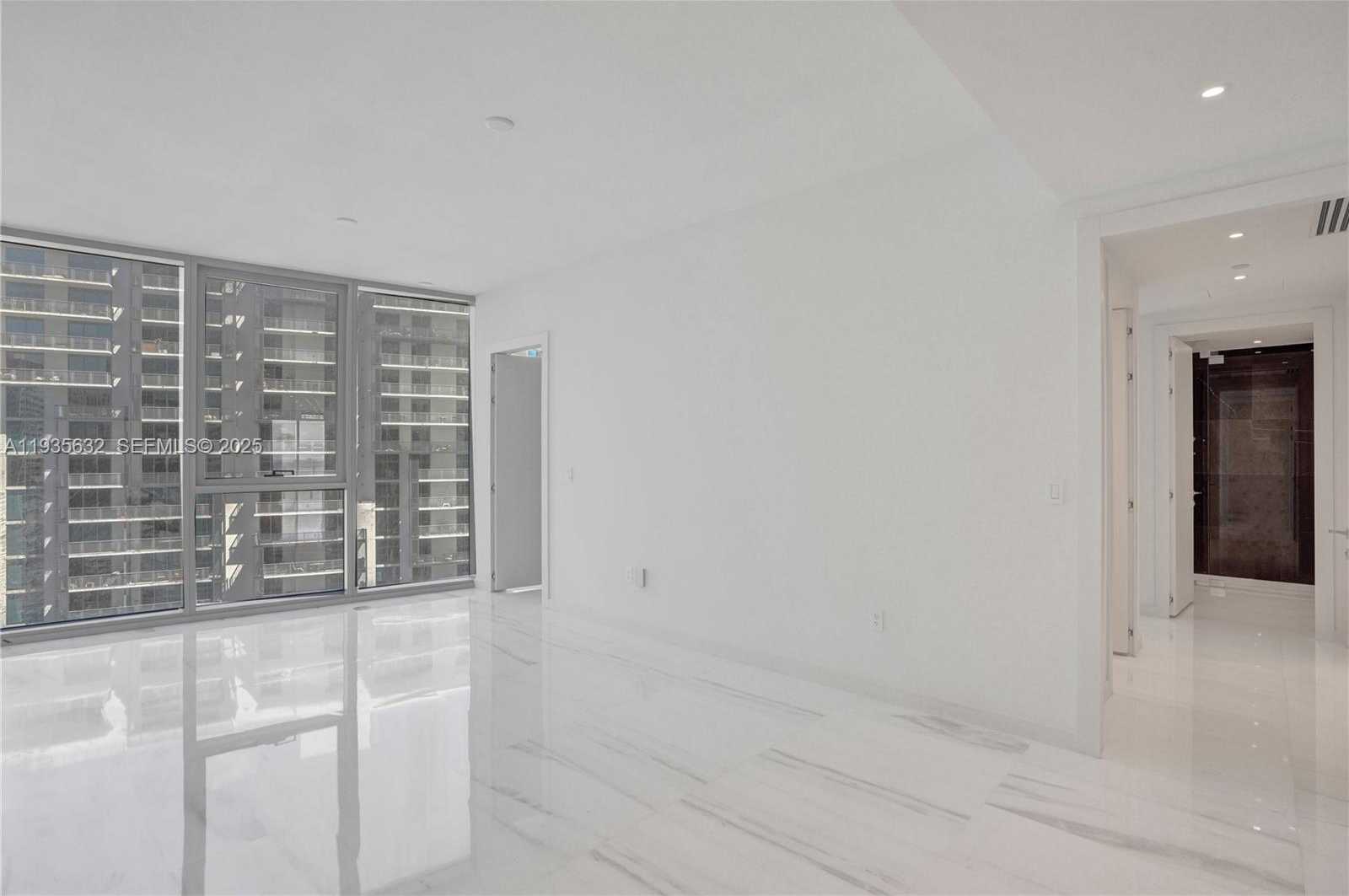 Small Image of 300 BISCAYNE BOULEVARD WAY #3704C, Miami Number 30