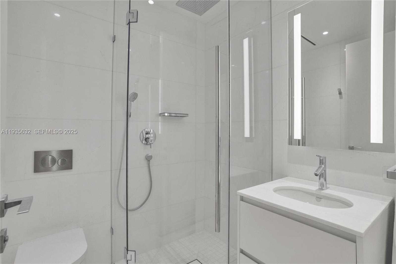 Small Image of 300 BISCAYNE BOULEVARD WAY #3704C, Miami Number 32