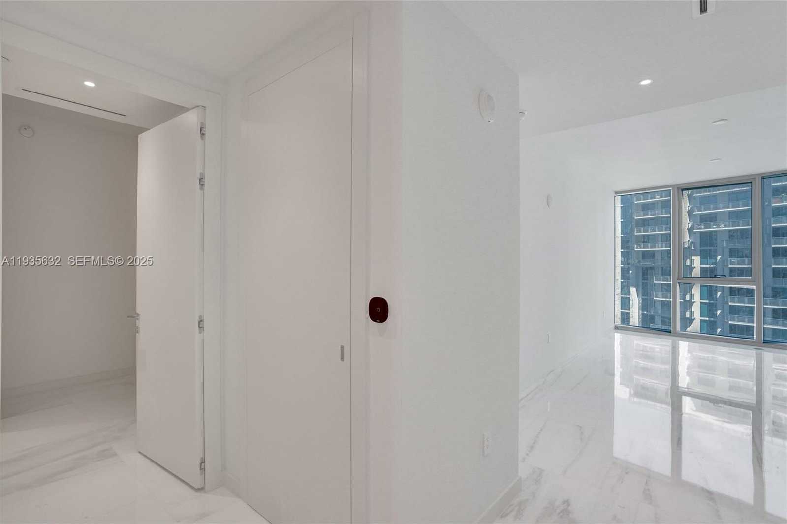 Small Image of 300 BISCAYNE BOULEVARD WAY #3704C, Miami Number 33