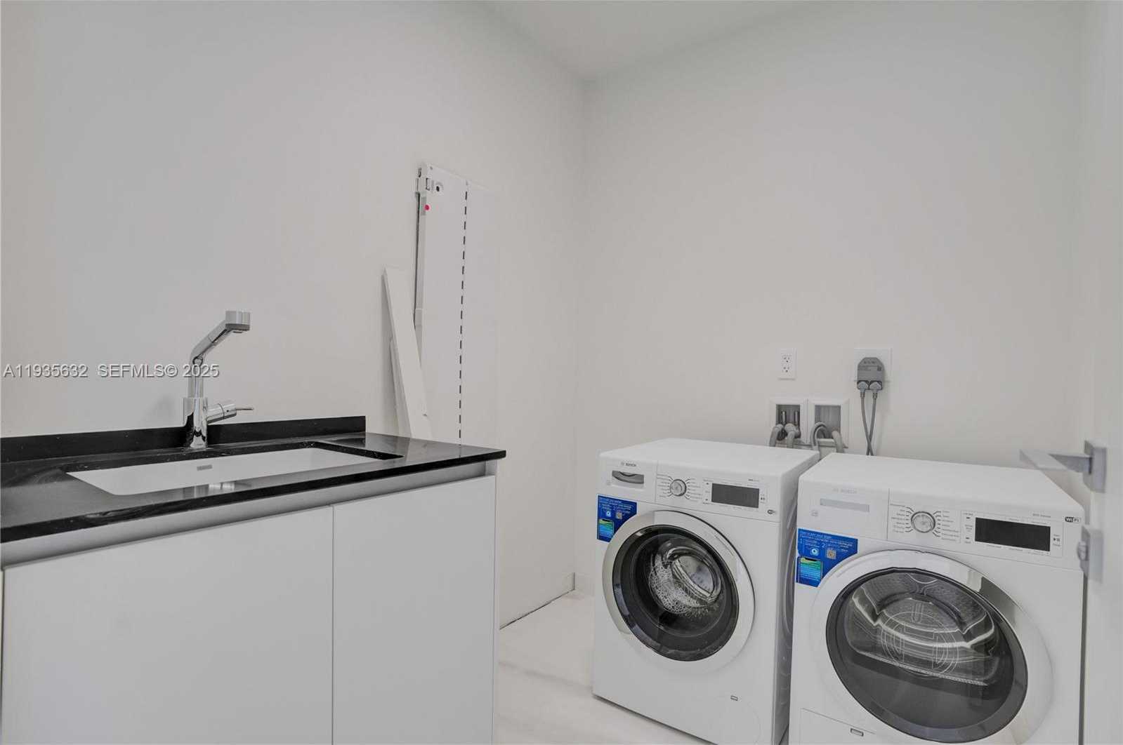 Small Image of 300 BISCAYNE BOULEVARD WAY #3704C, Miami Number 34