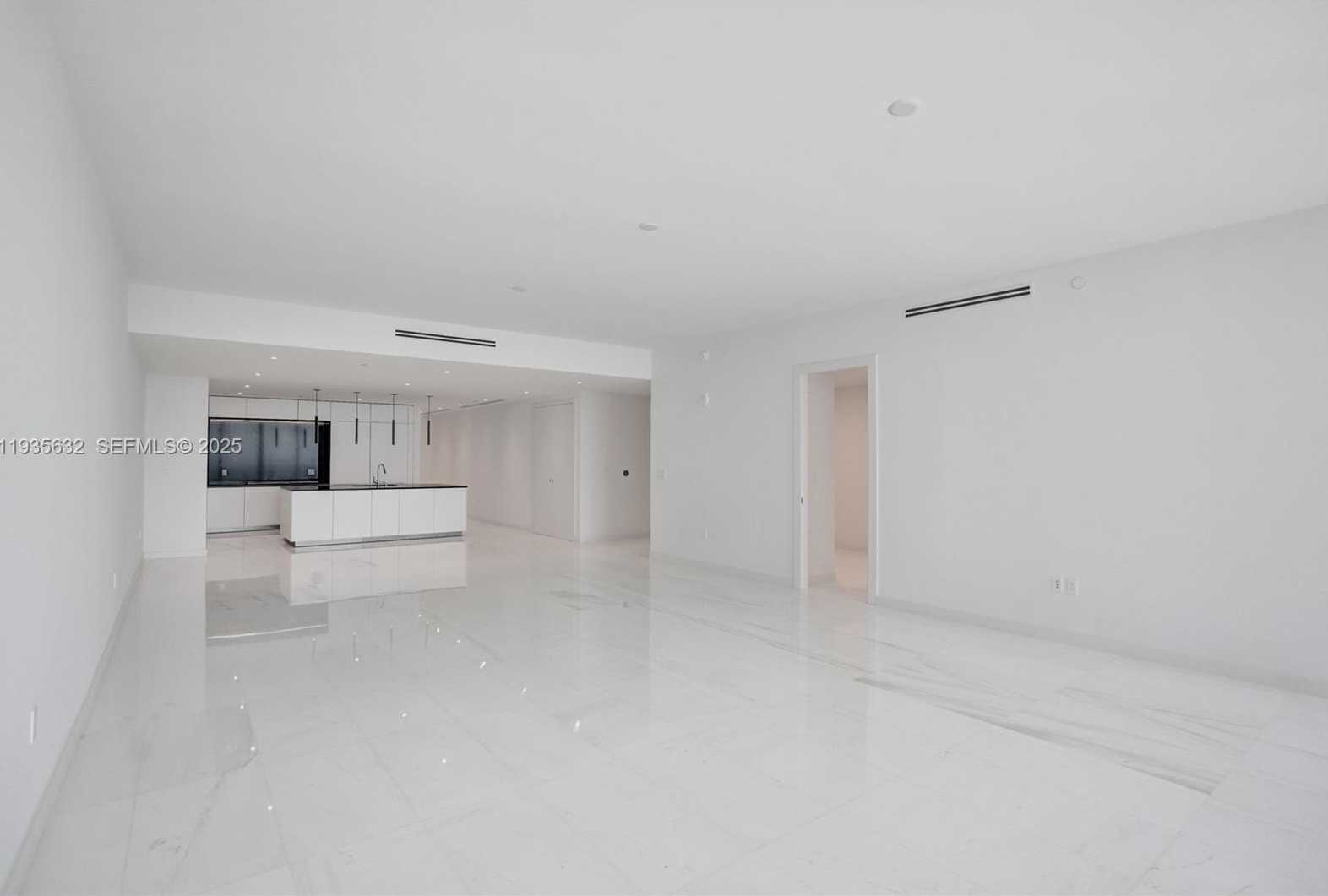 Small Image of 300 BISCAYNE BOULEVARD WAY #3704C, Miami Number 35
