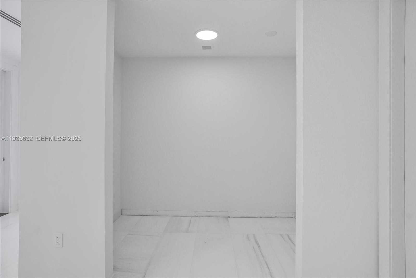 Small Image of 300 BISCAYNE BOULEVARD WAY #3704C, Miami Number 36
