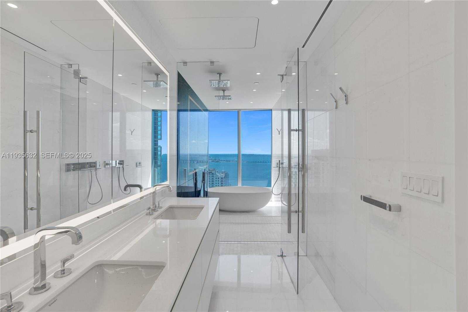 Small Image of 300 BISCAYNE BOULEVARD WAY #3704C, Miami Number 38