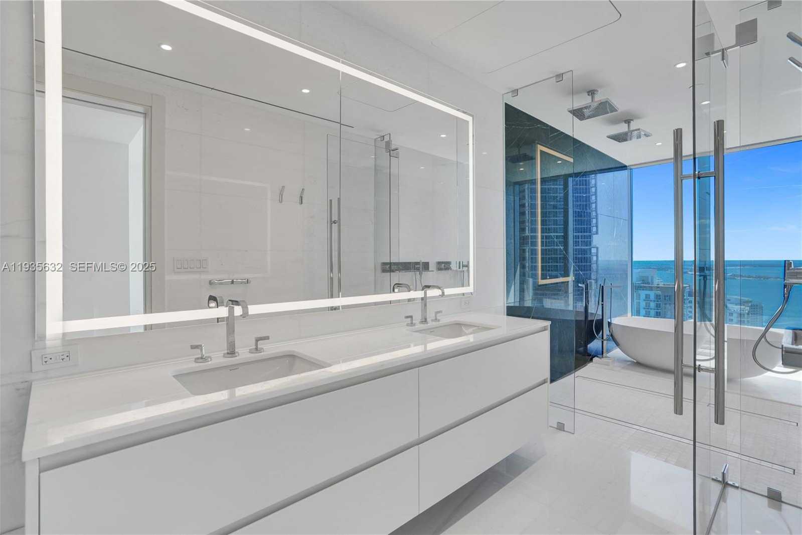 Small Image of 300 BISCAYNE BOULEVARD WAY #3704C, Miami Number 39