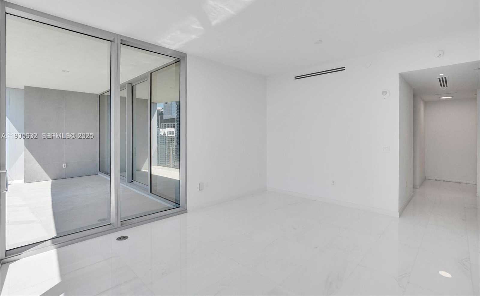 Small Image of 300 BISCAYNE BOULEVARD WAY #3704C, Miami Number 40