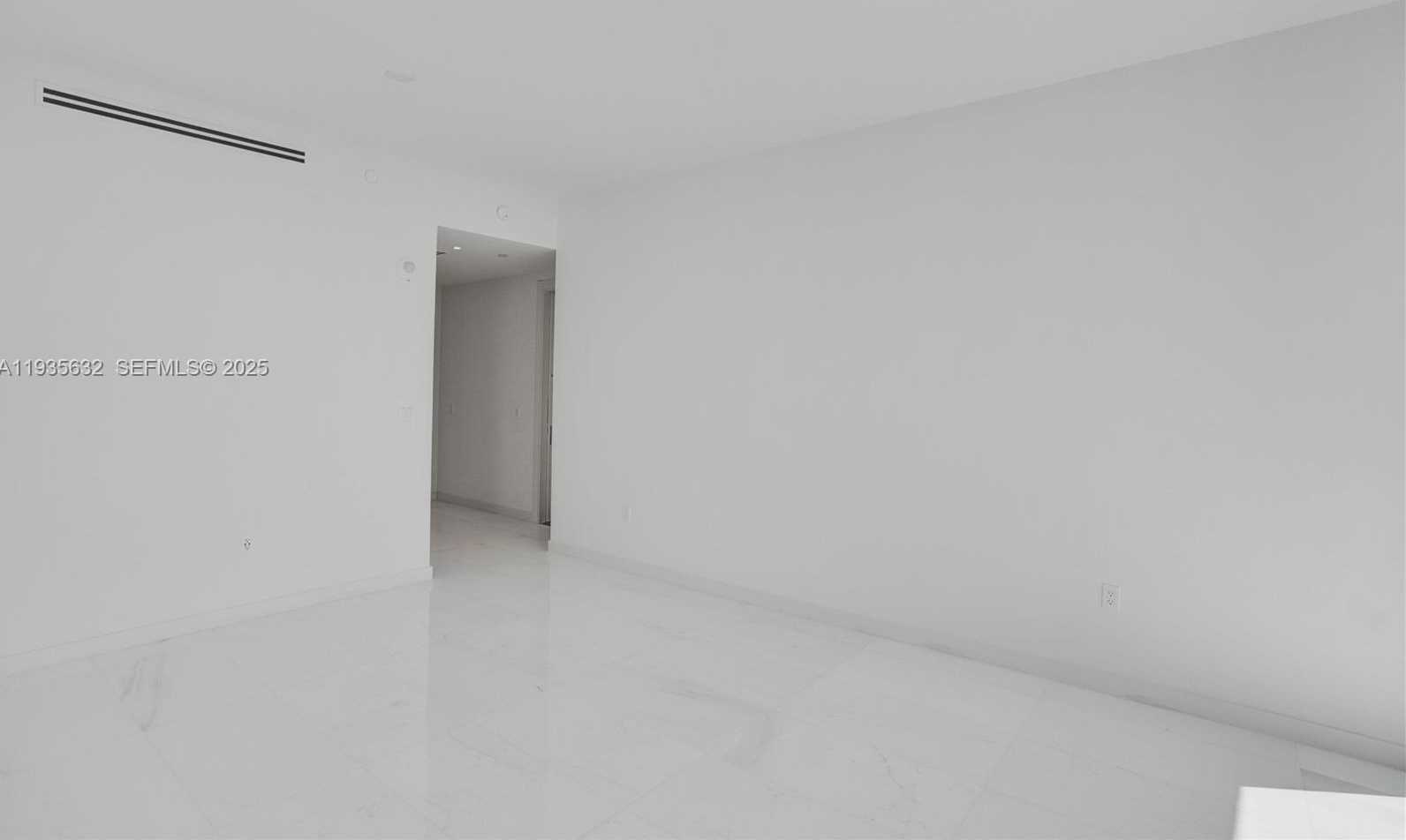 Small Image of 300 BISCAYNE BOULEVARD WAY #3704C, Miami Number 41