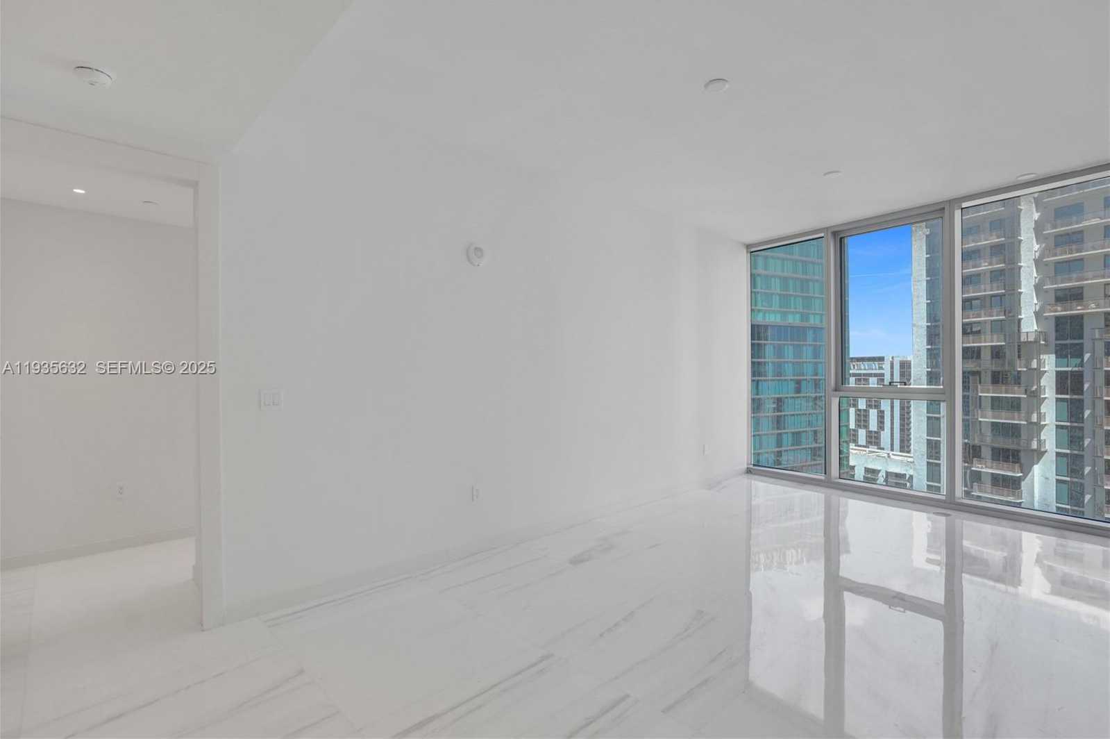 Small Image of 300 BISCAYNE BOULEVARD WAY #3704C, Miami Number 6