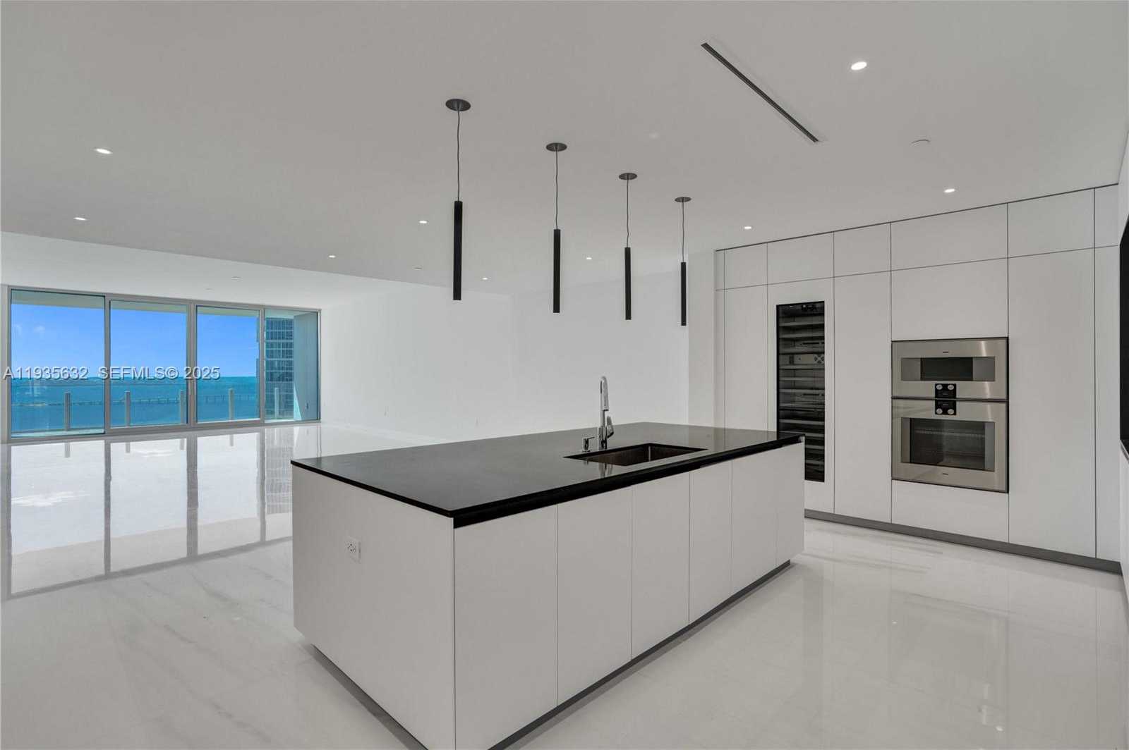 Small Image of 300 BISCAYNE BOULEVARD WAY #3704C, Miami Number 8
