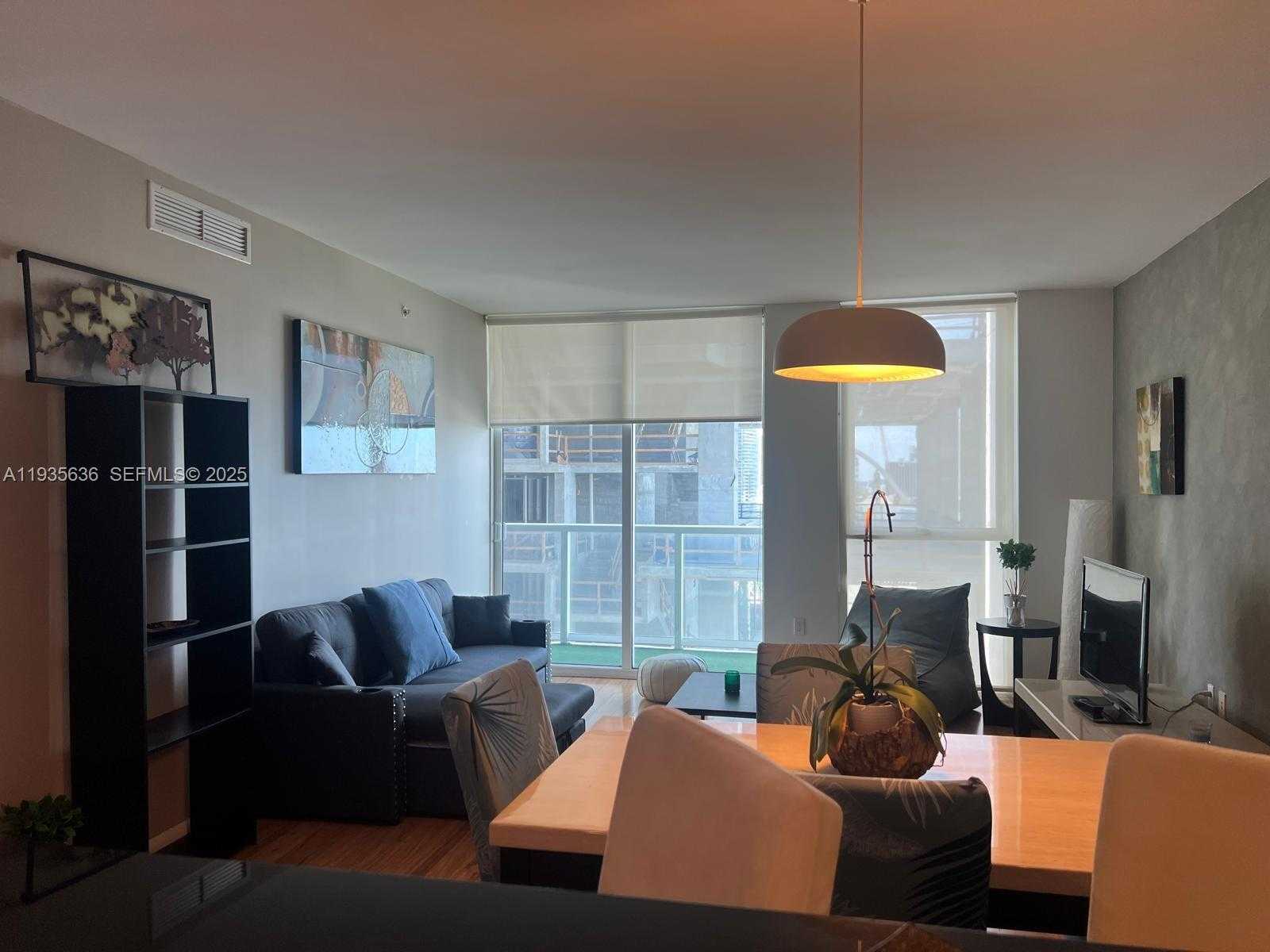 Small Image of 244 BISCAYNE BLVD #1904, Miami Number 2