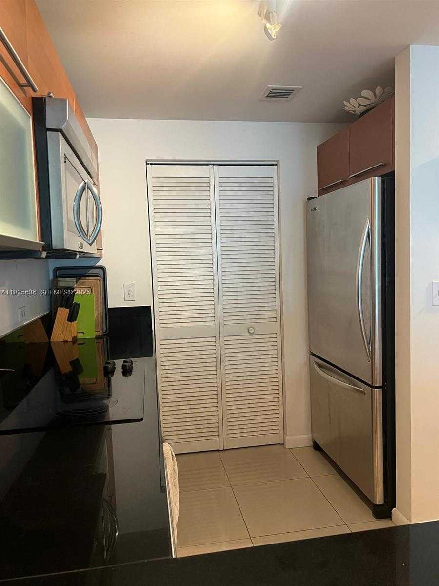 Small Image of 244 BISCAYNE BLVD #1904, Miami Number 6