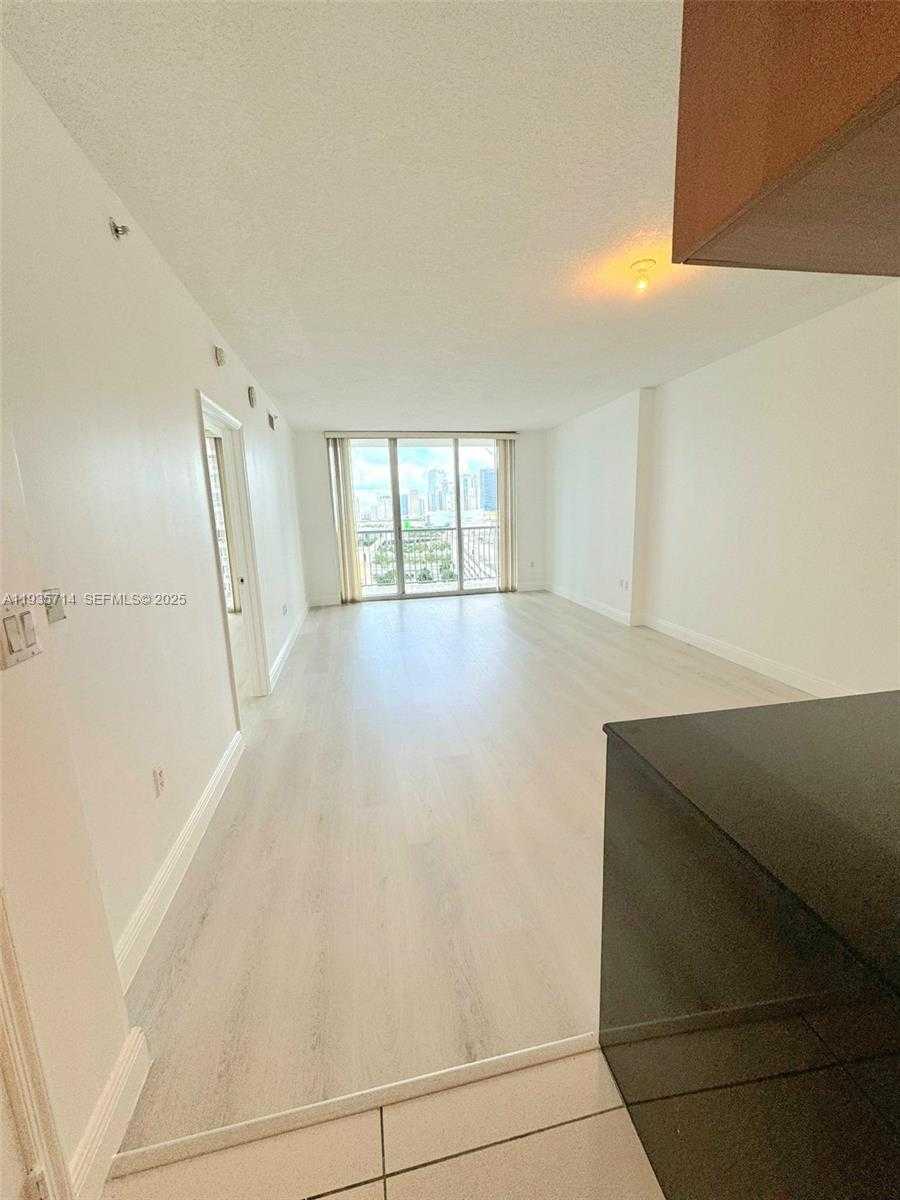 Small Image of 1750 NORTH BAYSHORE DR #1606, Miami Number 3