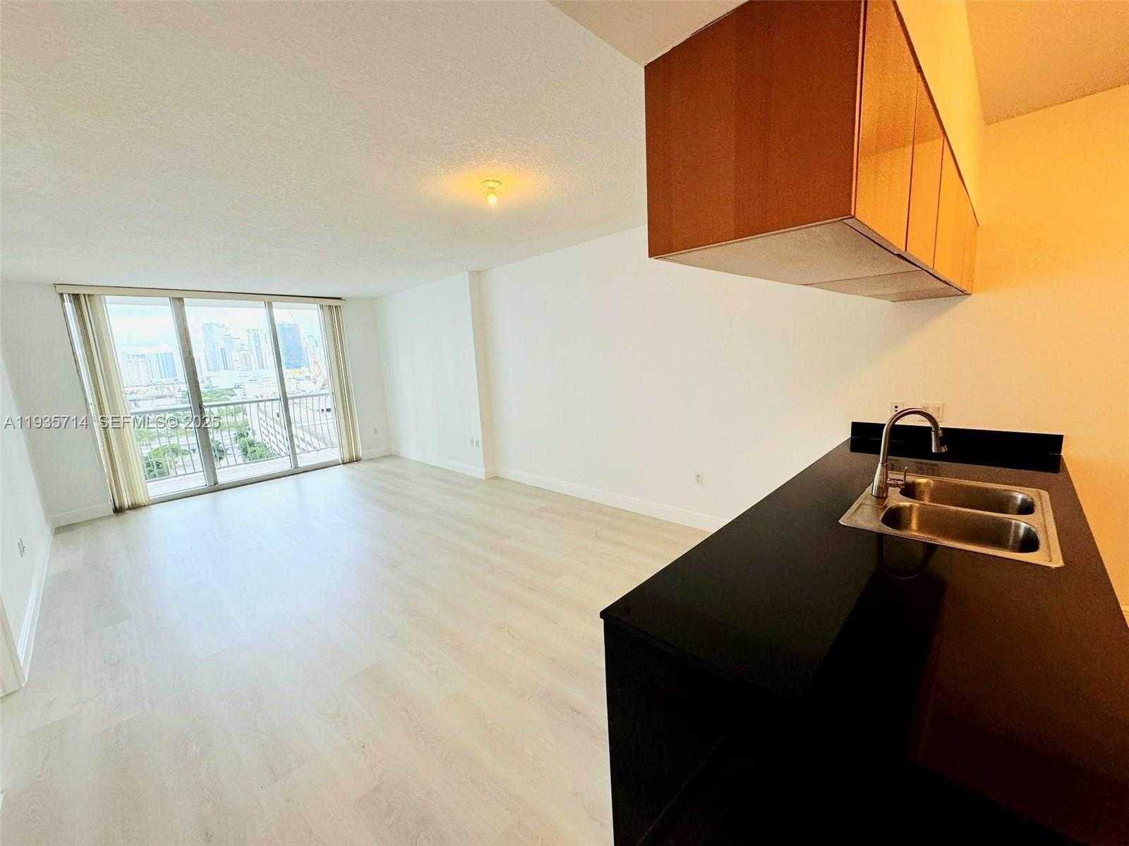Small Image of 1750 NORTH BAYSHORE DR #1606, Miami Number 4