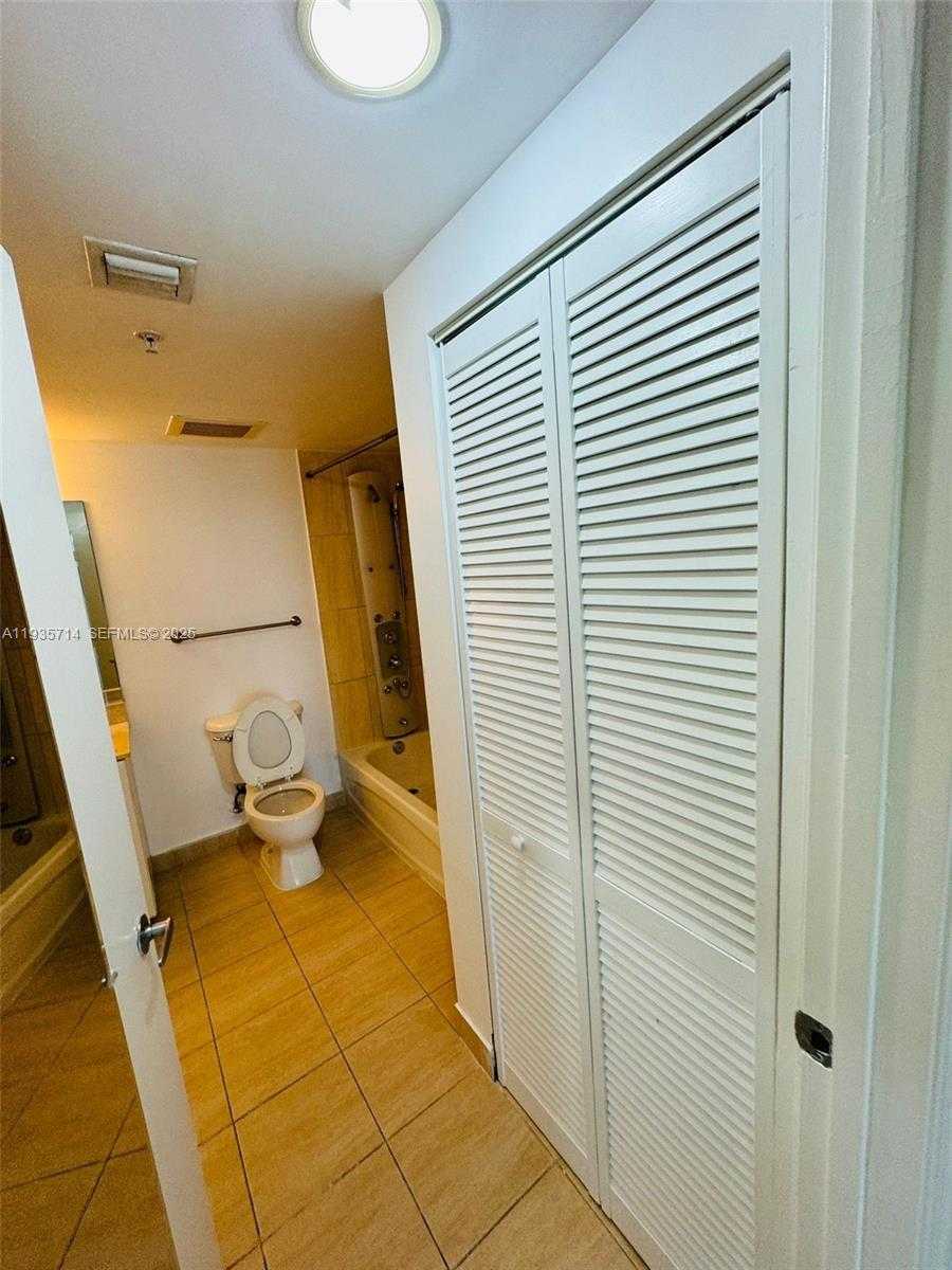 Small Image of 1750 NORTH BAYSHORE DR #1606, Miami Number 8