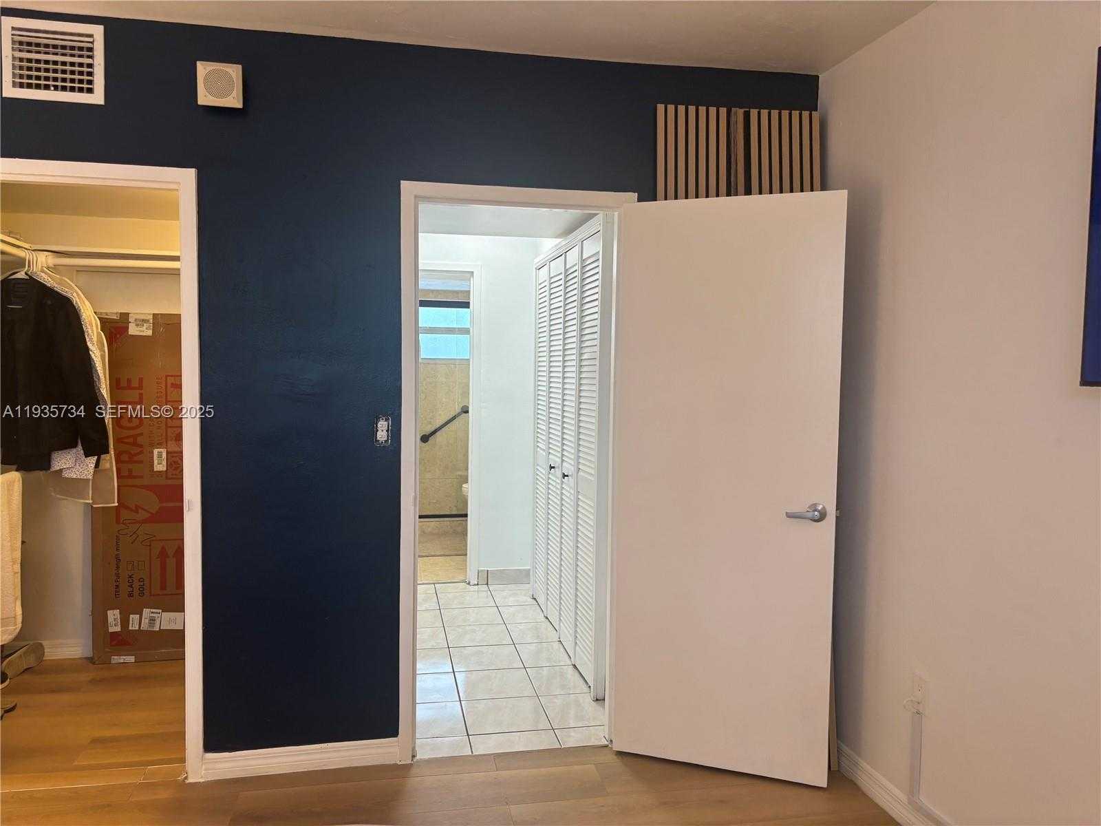 Small Image of 1300 LINCOLN RD #B302, Miami Beach Number 10