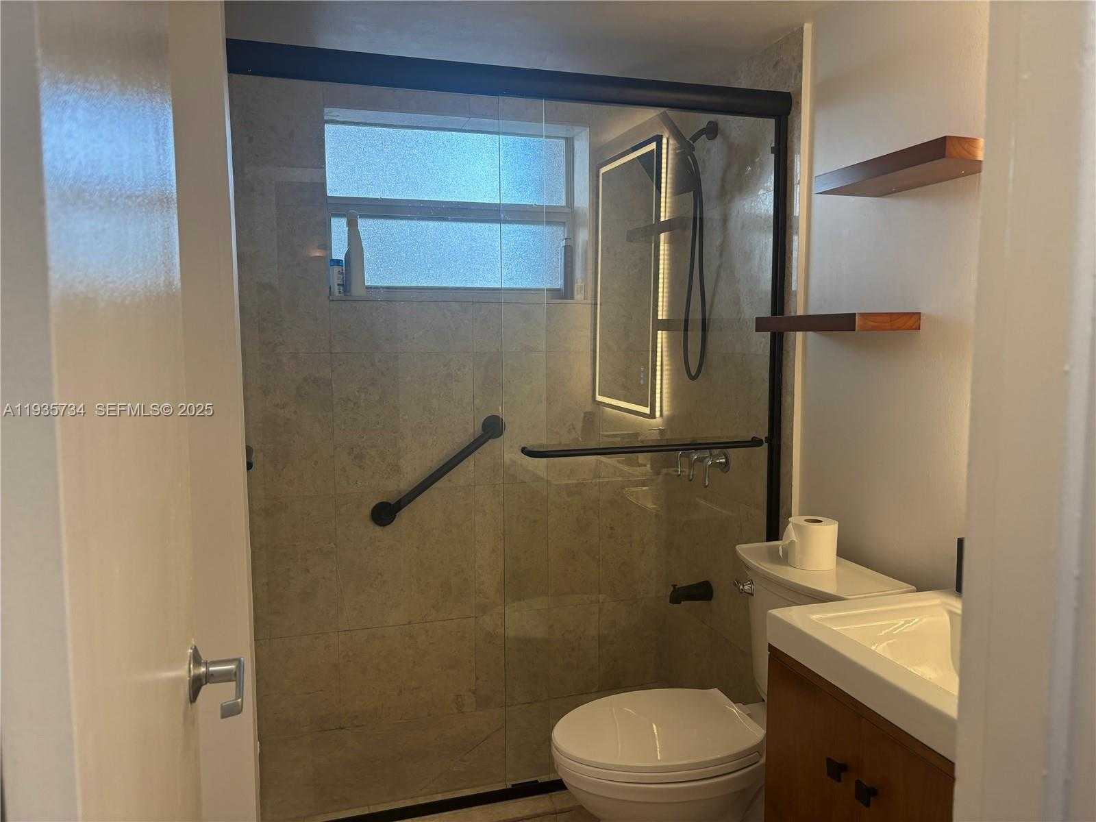 Small Image of 1300 LINCOLN RD #B302, Miami Beach Number 11