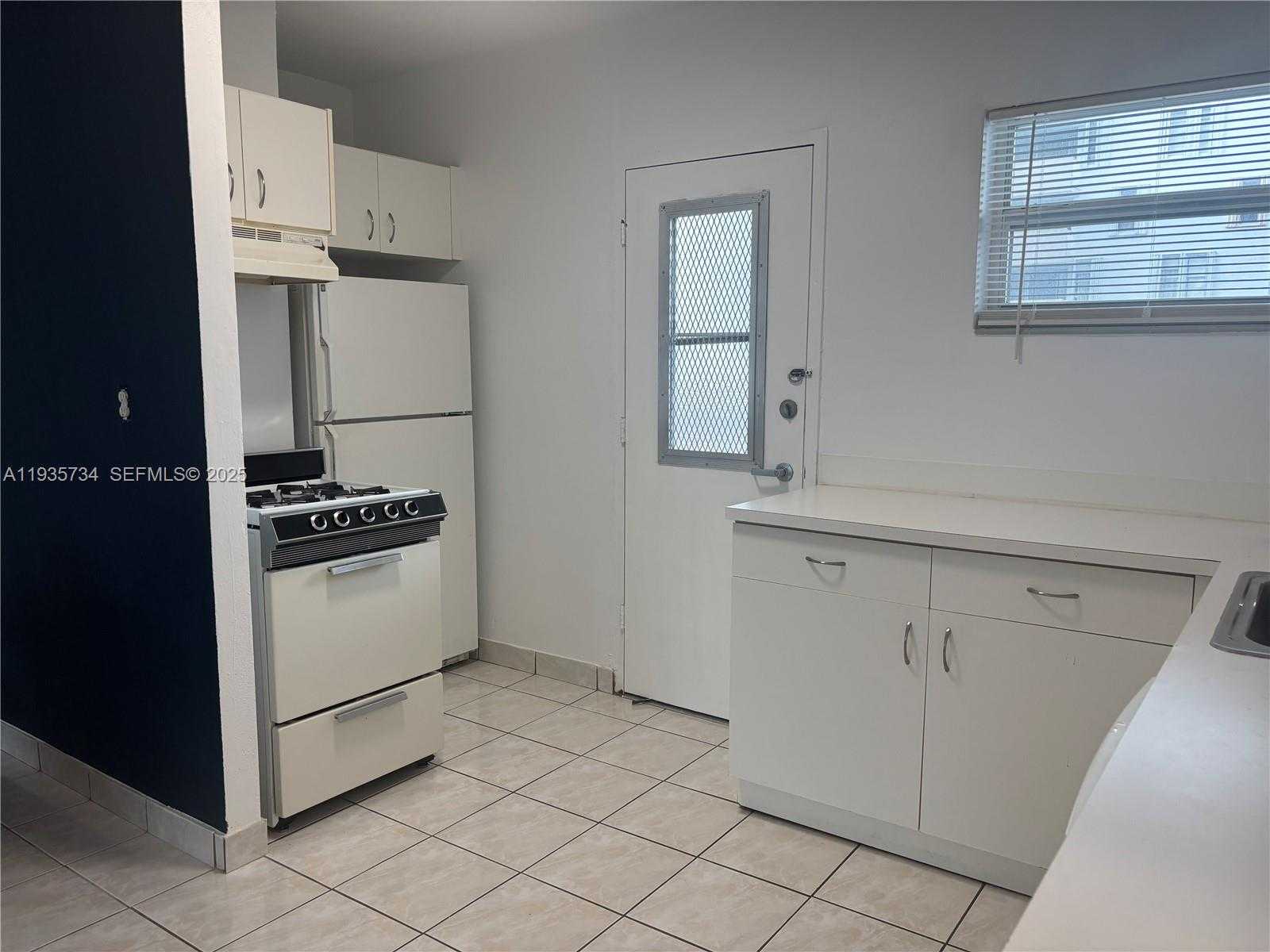 Small Image of 1300 LINCOLN RD #B302, Miami Beach Number 4