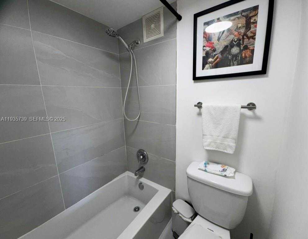 Small Image of 2000 NORTH EAST 135TH ST #908, North Miami Number 20