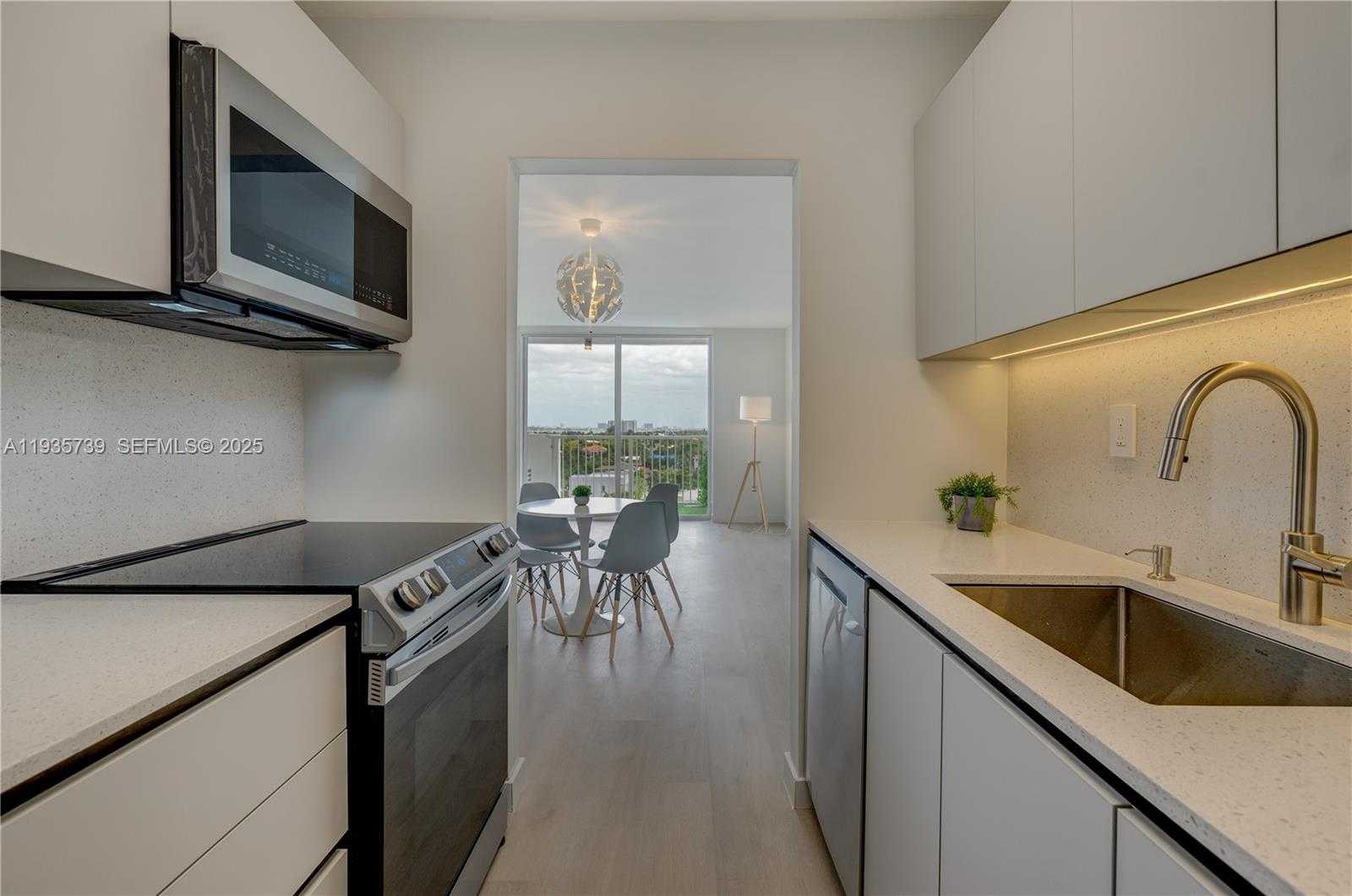 Small Image of 2000 NORTH EAST 135TH ST #908, North Miami Number 3