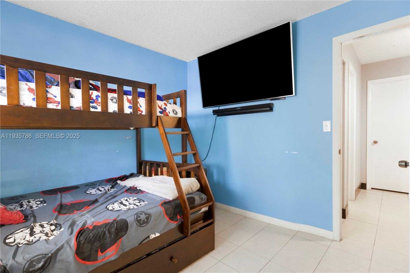 Small Image of 8262 NW 5th Ln, Miami, FL 33126, USA Number 15