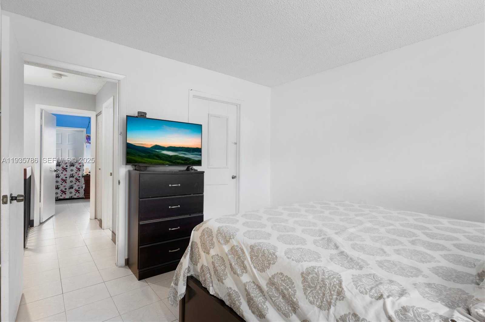 Small Image of 8262 NW 5th Ln, Miami, FL 33126, USA Number 17