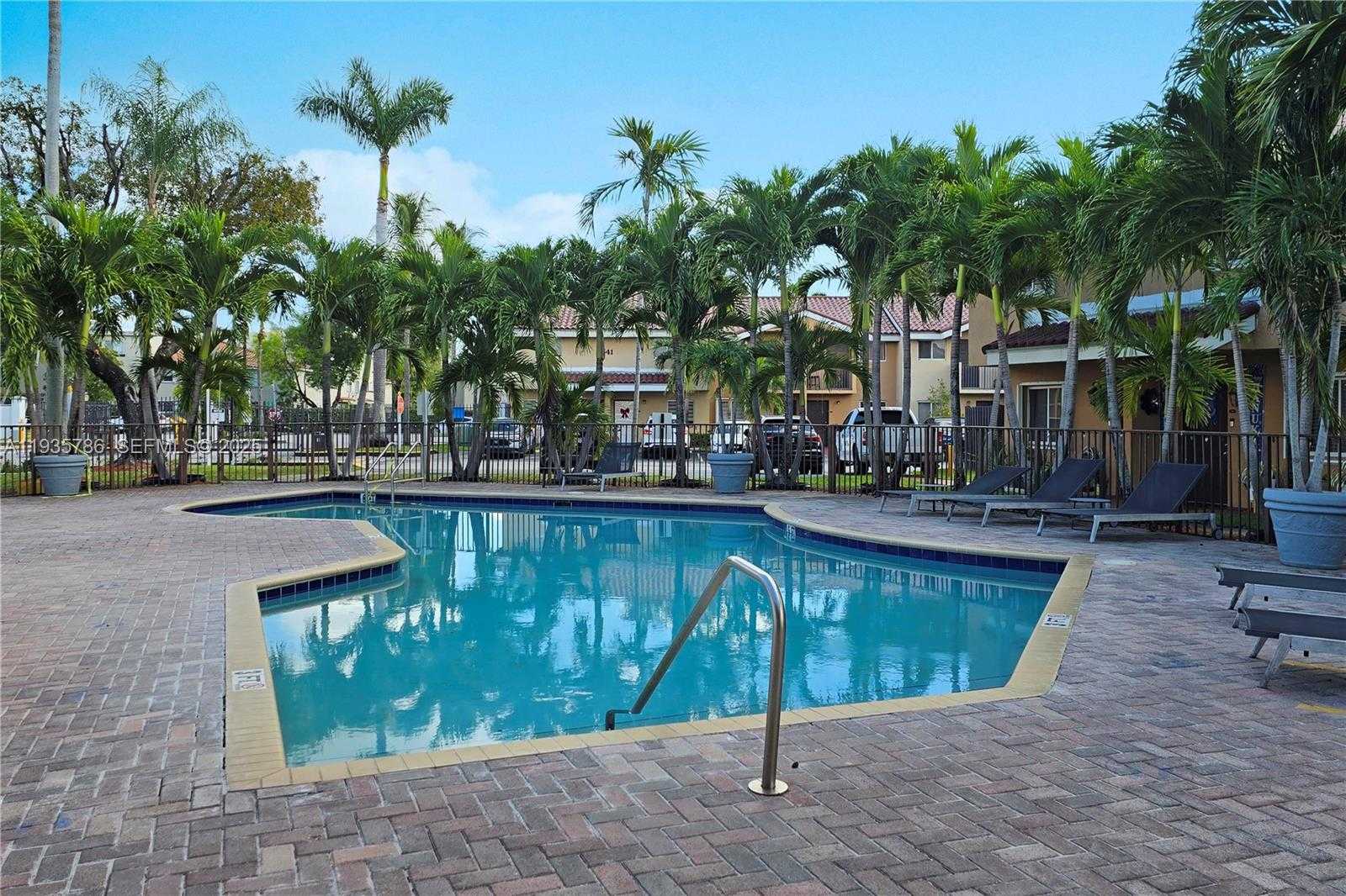 Small Image of 8262 NW 5th Ln, Miami, FL 33126, USA Number 19