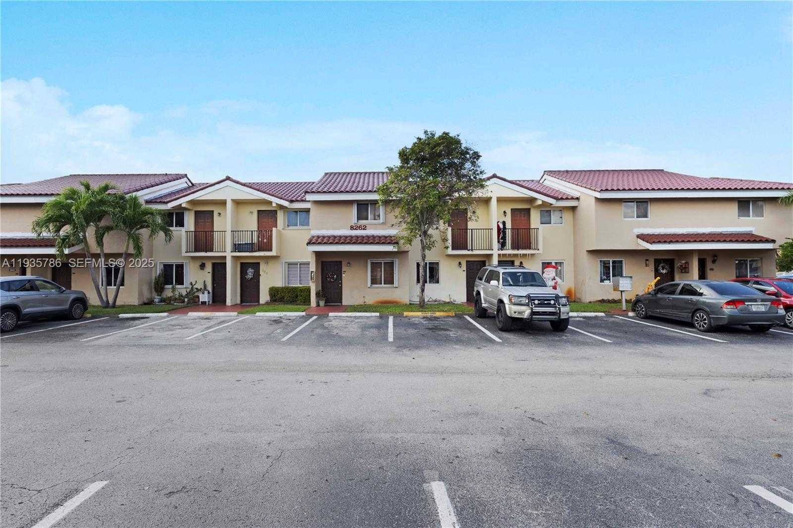 Small Image of 8262 NW 5th Ln, Miami, FL 33126, USA Number 3