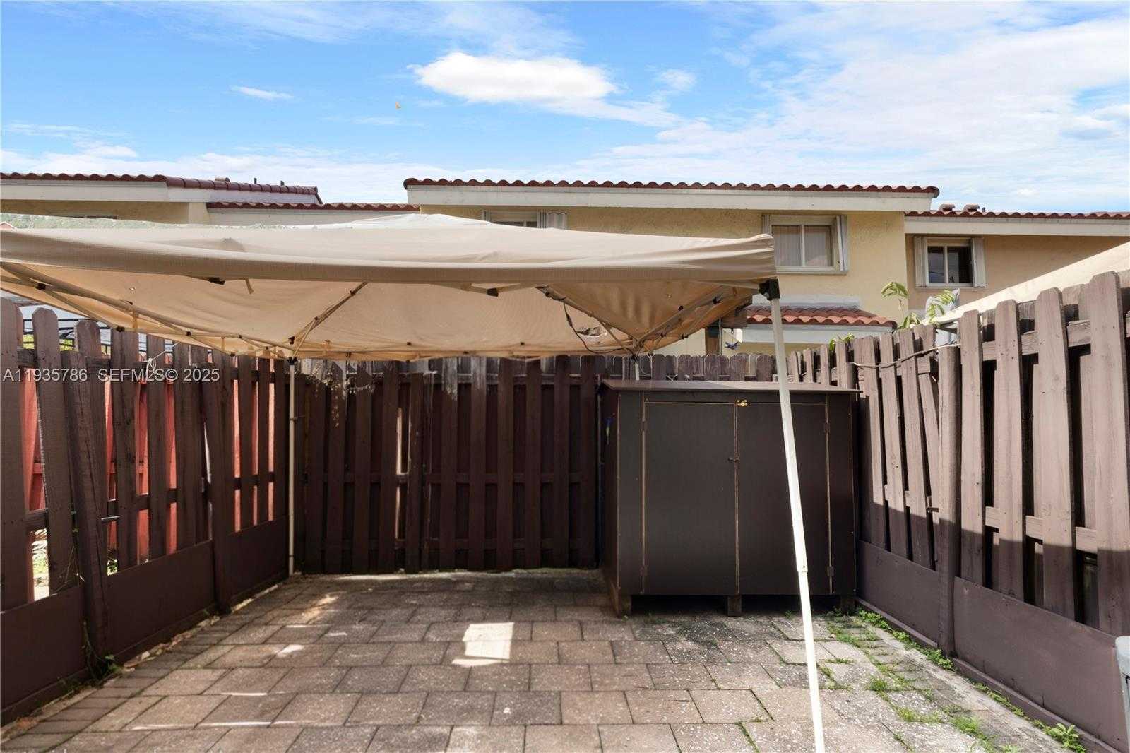 Small Image of 8262 NW 5th Ln, Miami, FL 33126, USA Number 5