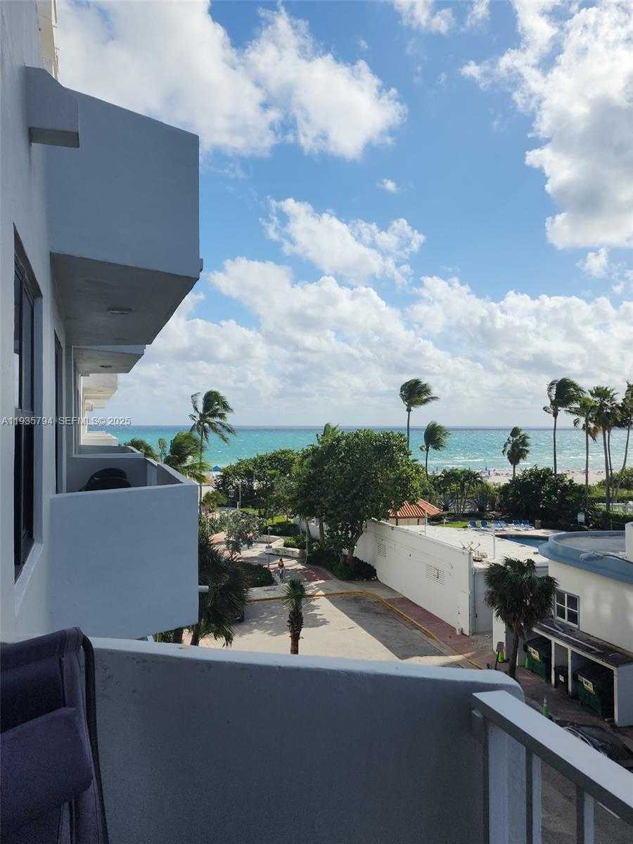 Small Image of 4301 COLLINS AVE #403, Miami Beach Number 1