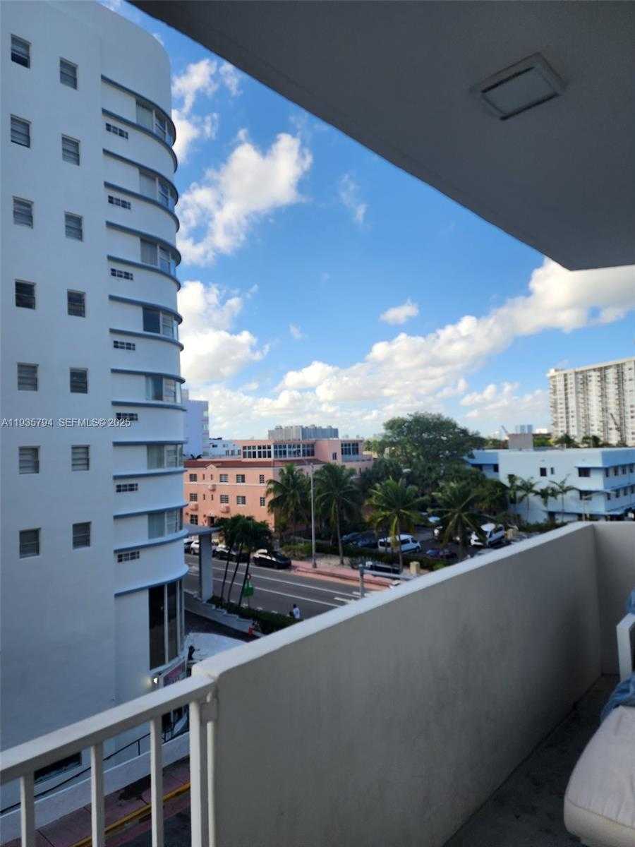 Small Image of 4301 COLLINS AVE #403, Miami Beach Number 4