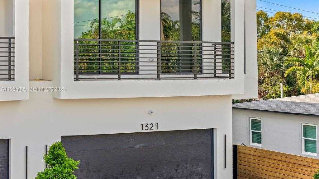 Small Image of 1321 NORTH EAST 13TH AVE, Fort Lauderdale Number 3