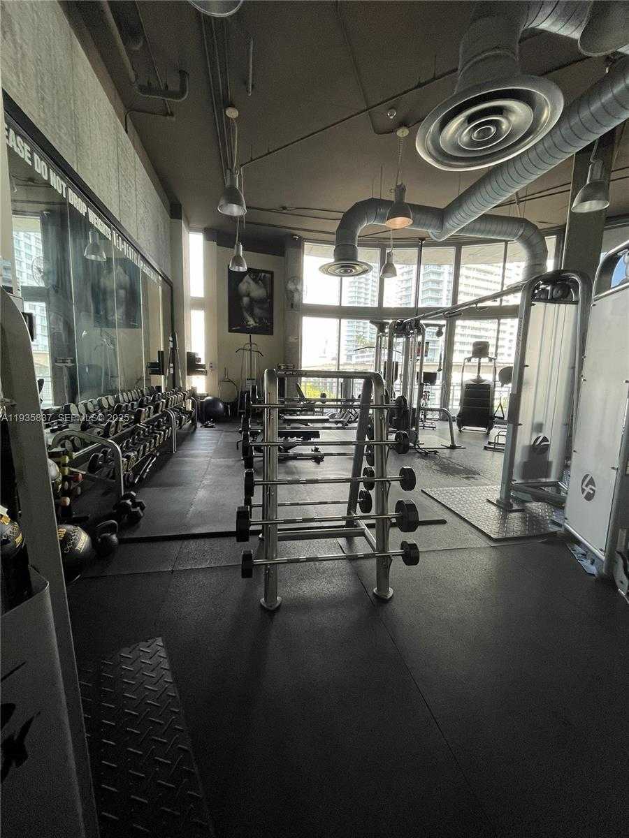 Small Image of 690 SOUTH WEST 1ST CT #1709, Miami Number 16