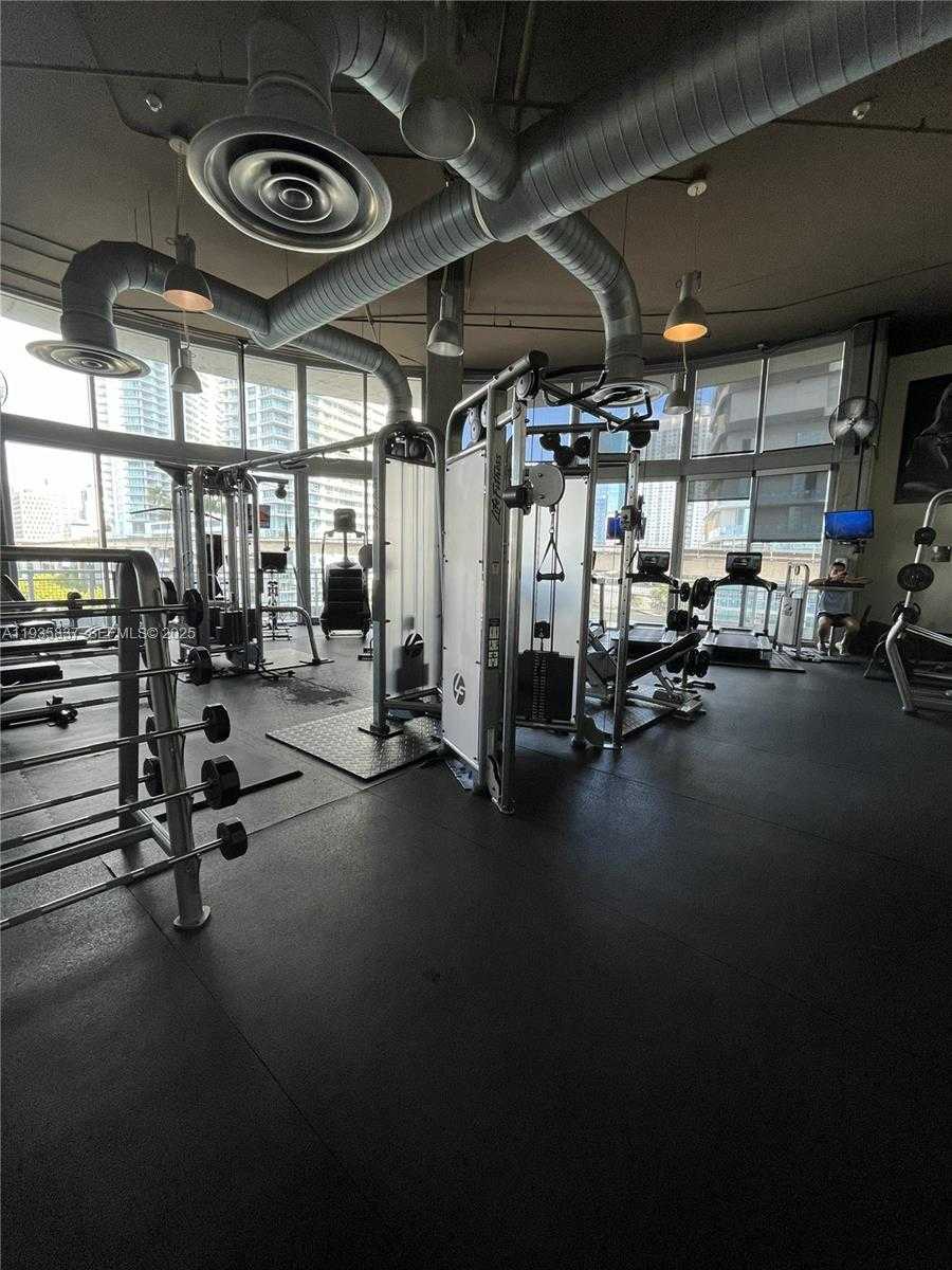 Small Image of 690 SOUTH WEST 1ST CT #1709, Miami Number 17