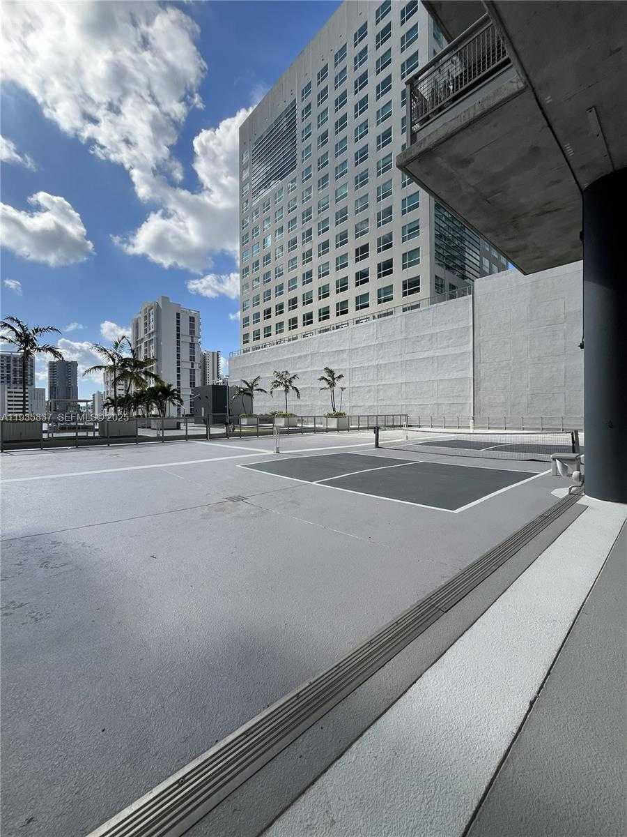 Small Image of 690 SOUTH WEST 1ST CT #1709, Miami Number 19