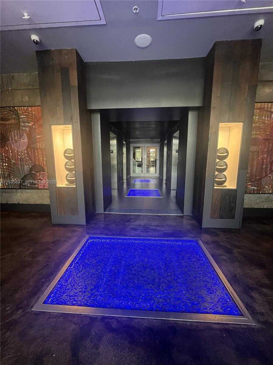 Small Image of 690 SOUTH WEST 1ST CT #1709, Miami Number 21