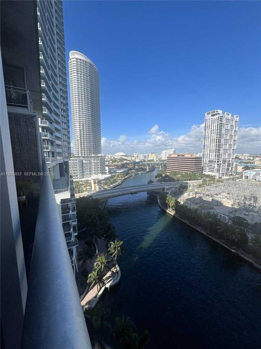 Small Image of 690 SOUTH WEST 1ST CT #1709, Miami Number 25