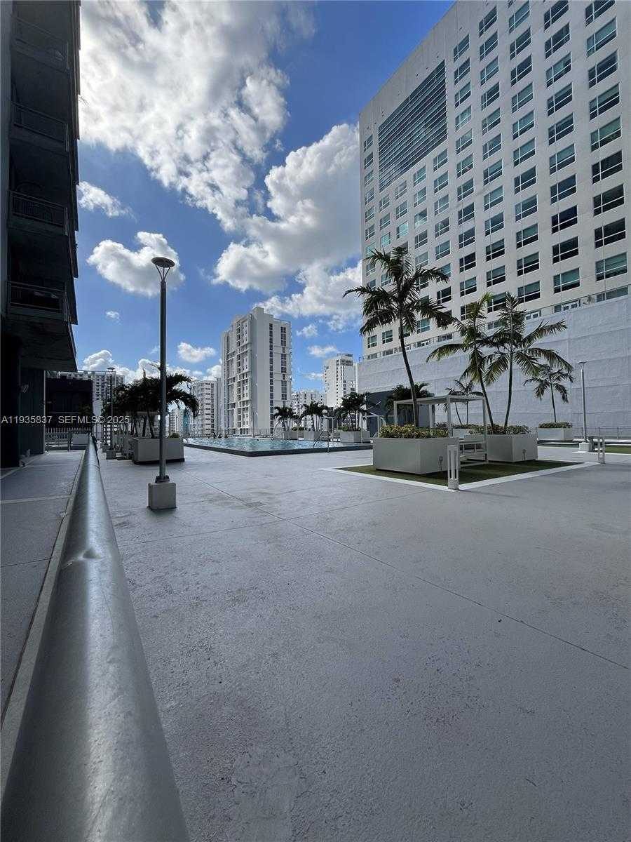 Small Image of 690 SOUTH WEST 1ST CT #1709, Miami Number 27
