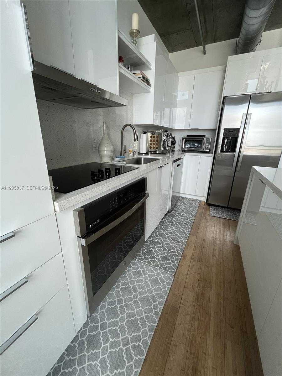 Small Image of 690 SOUTH WEST 1ST CT #1709, Miami Number 36