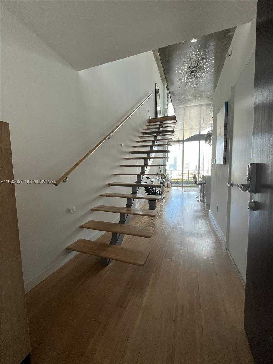 Small Image of 690 SOUTH WEST 1ST CT #1709, Miami Number 38