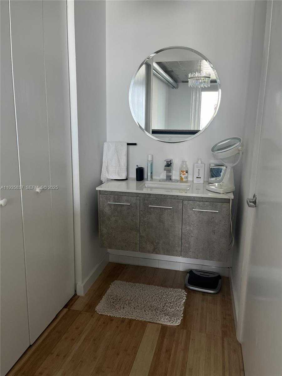 Small Image of 690 SOUTH WEST 1ST CT #1709, Miami Number 6