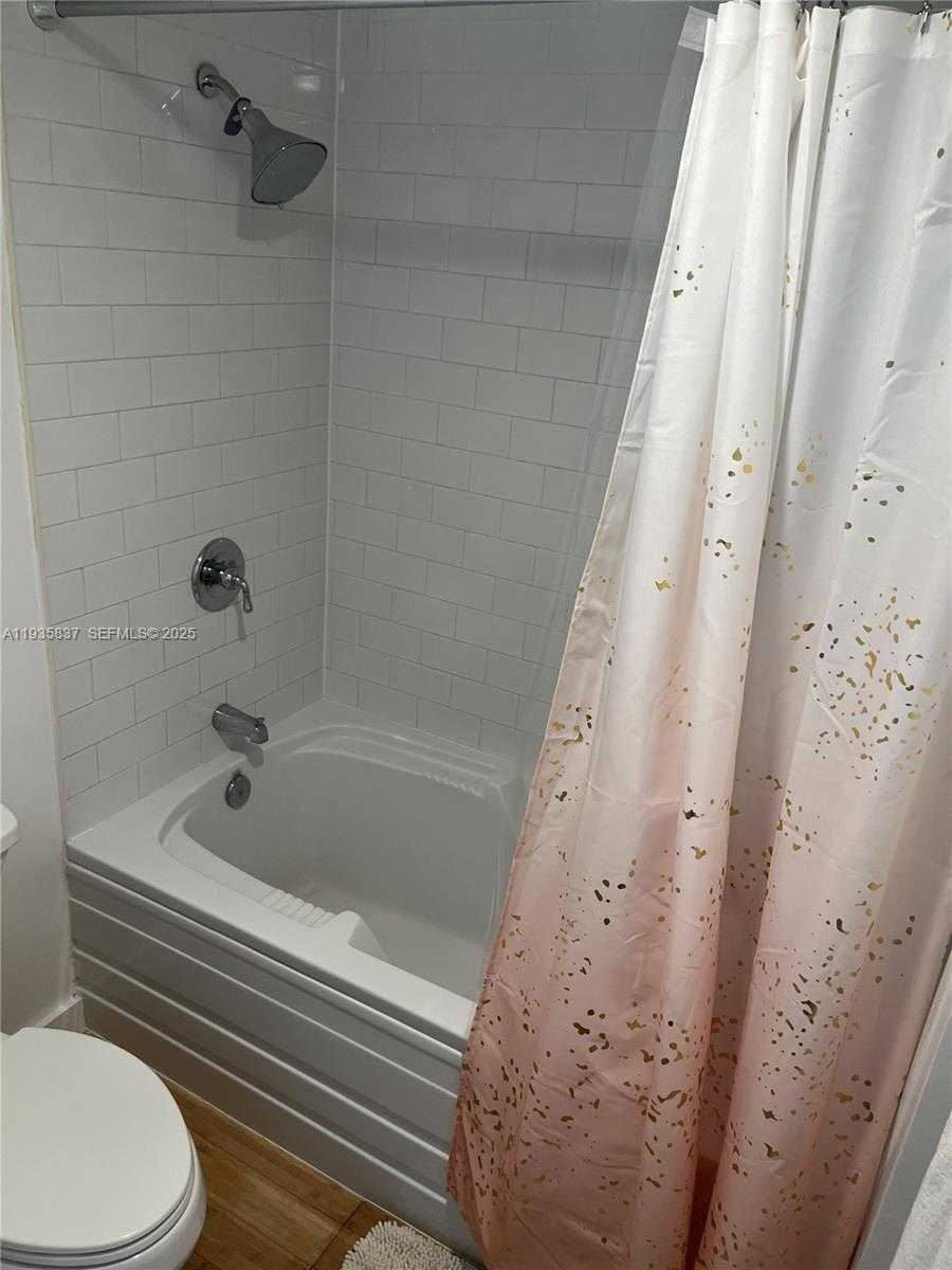 Small Image of 690 SOUTH WEST 1ST CT #1709, Miami Number 7