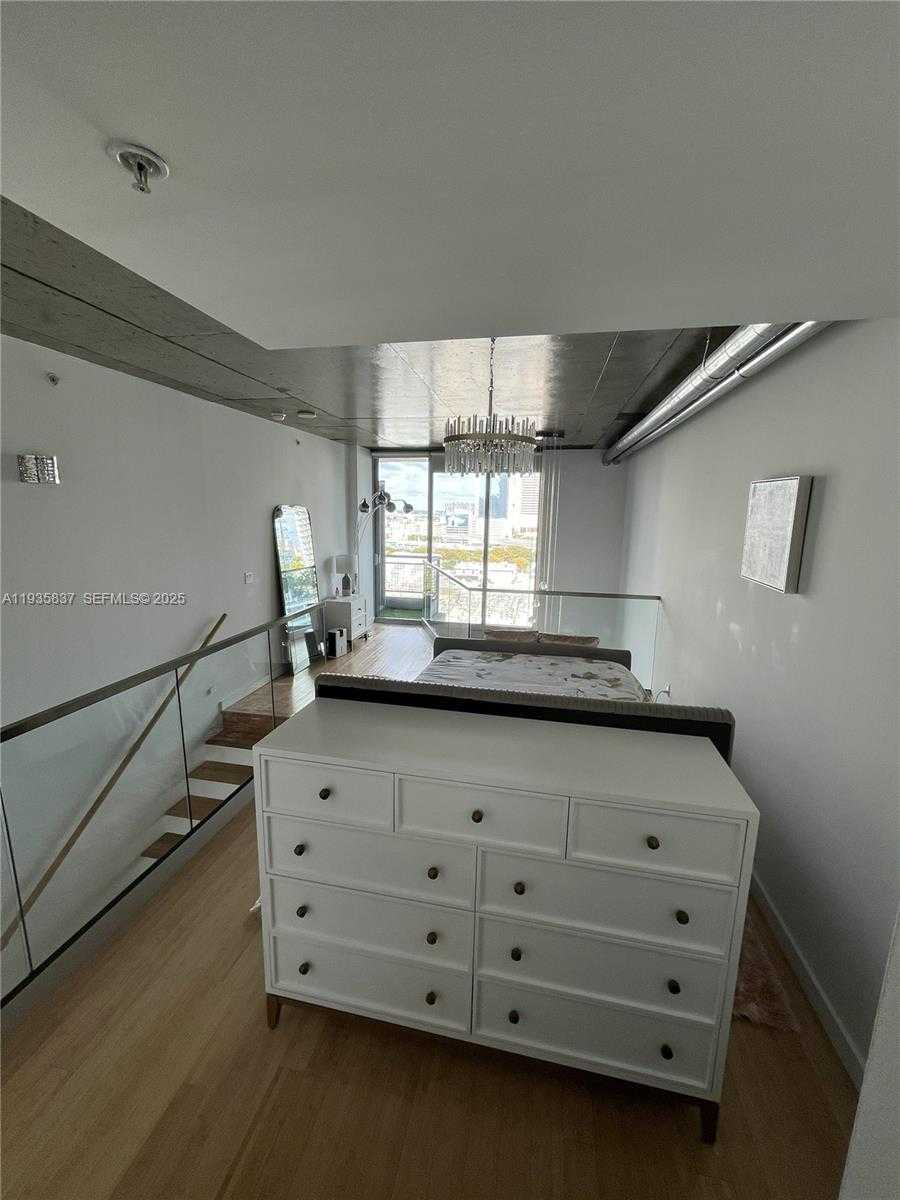 Small Image of 690 SOUTH WEST 1ST CT #1709, Miami Number 9